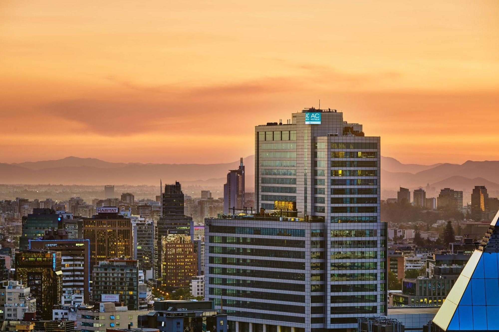 Ac Hotel By Marriott Santiago Cenco Costanera Exteriör bild